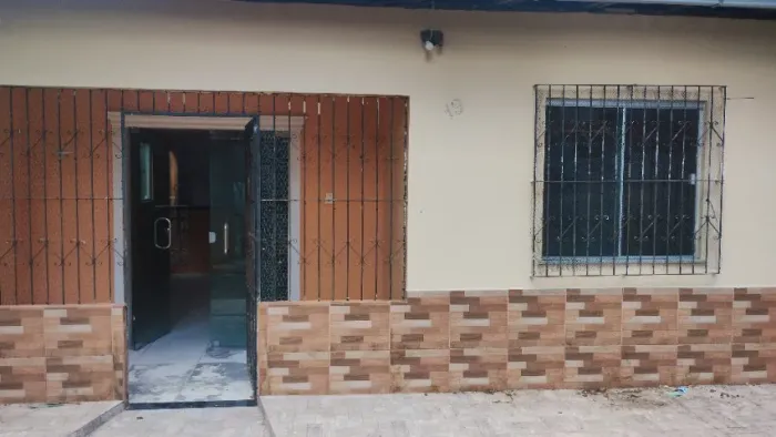 Alugar um casal, dois quartos, dois banheiros, sala, pátio e cozinha