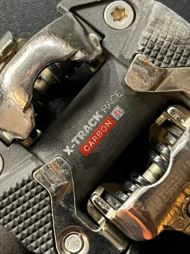 Pedal clip Look Carbon TI