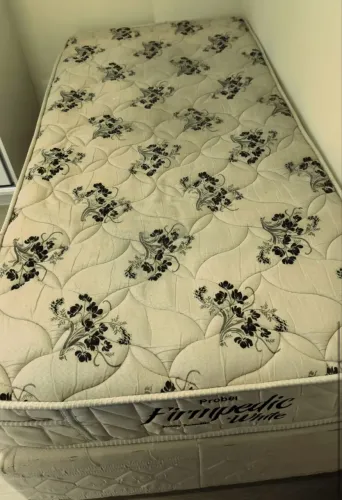 Cama box de solteiro com colchão Probel
