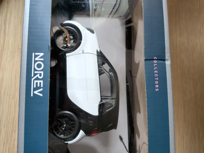 Smart Norev escala 1:18