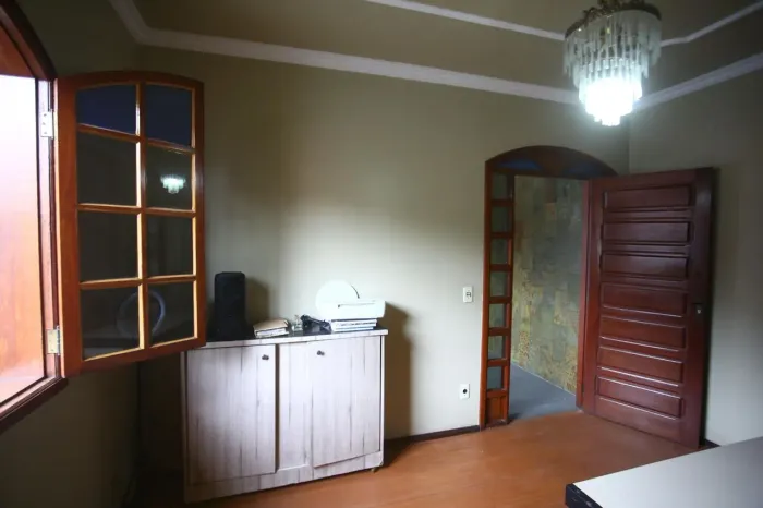 Casa à Venda - João Pinheiro, 6 Quartos, 360 m2