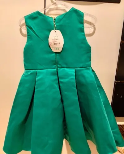 Vestidos novos infantis.
