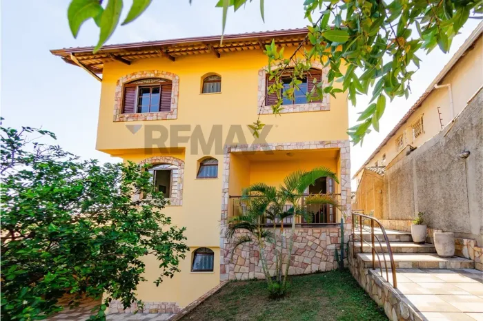 Casa 6 Quartos a Venda no Palmeiras