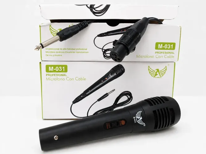 Microfone Profissional com Fio Altomex M-031