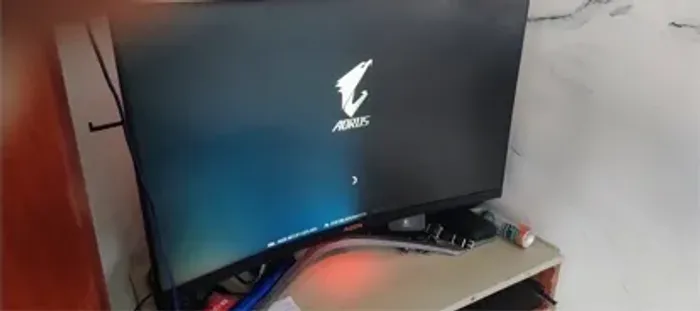 MONITOR CURVO 32" COM DEFEITO