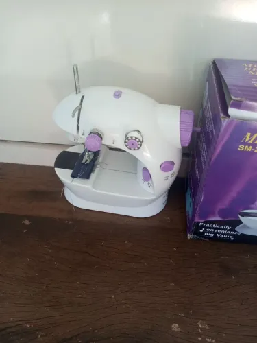 Mini máquina de costura 