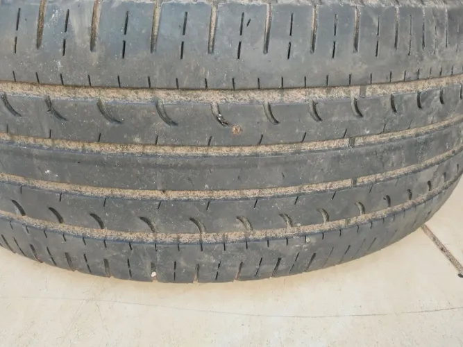 Vendo 4 peneus aro 17 60 215