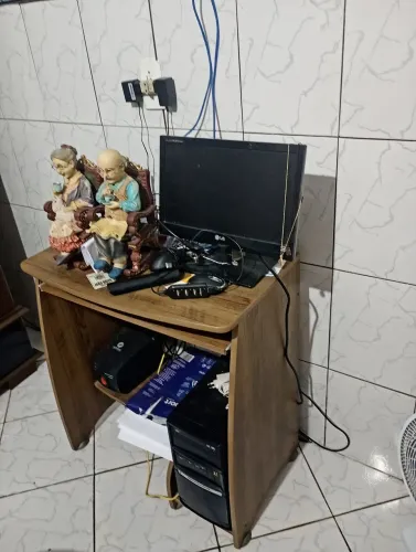 vendo computador completo com a estante 