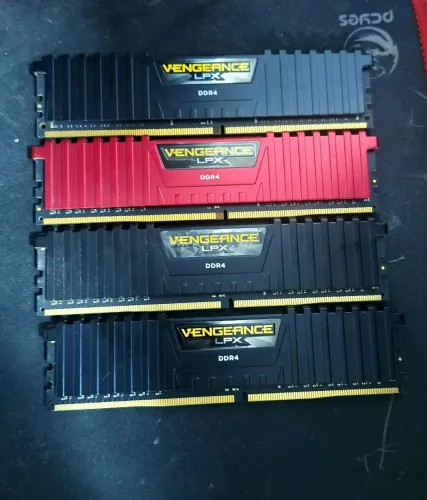 Memória RAM Corsair Vengeance LPX DDR4 32GB (4x8GB) 2400MHz CL16