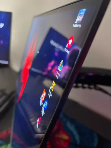 LG ULTRAGEAR OLED 27//240hz