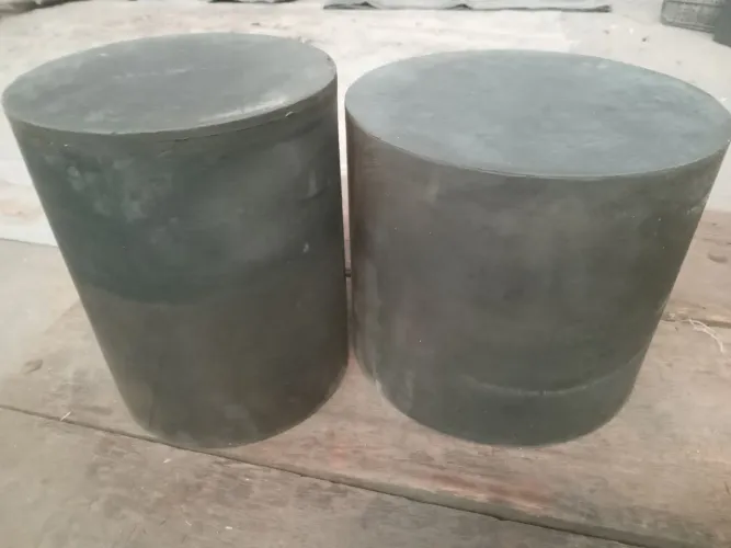 Tarugos de borracha maciços NOVOS. **preço simbólico.  A negociar 