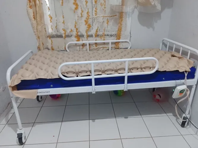 Cama hospitalar completa em perfeito estado, semi nova