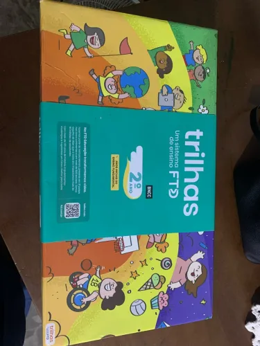 Caixa de livro trilhas 