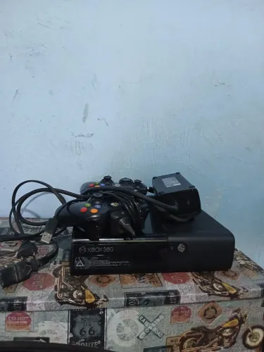 Xbox 360 console com defeito 2 controles originais