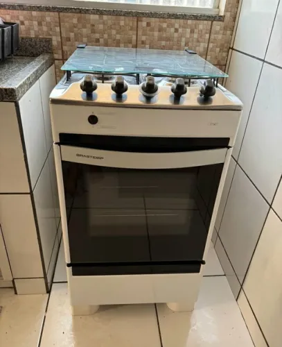 Fogão Brastemp Clean Automático, de 4 bocas.