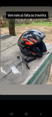 Capacete tamanho 58 tem óculos so falta as travinha da viseira