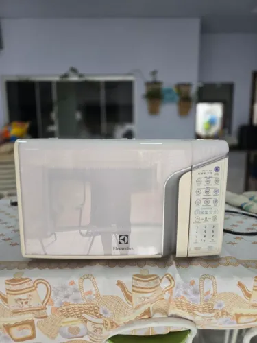 Micro-ondas Electrolux 127V - Ótimo Estado