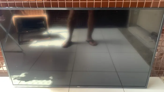 Vendo TV LG de 50 polegadas para retirada de peças. Cristal líquido quebrado.