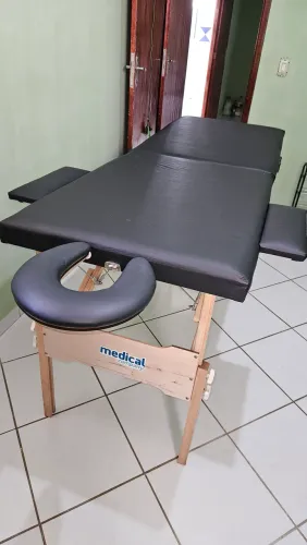 Maca regulável em madeira.