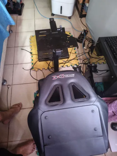 Cockpit Extreme Simracing V3 retrátil, em bom estado