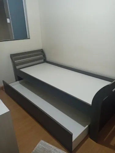 Cama de solteiro com auxiliar
