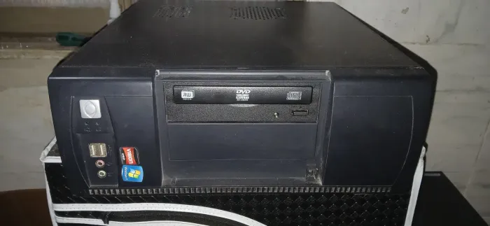 Gabinete mini ATX com fonte