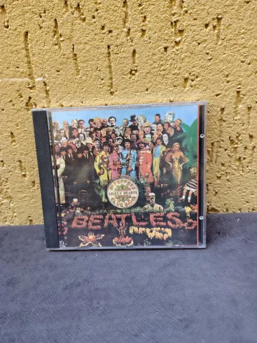 CD The Beatles - Sgt. Pepper's Lonely Hearts Club Band (Edição EMI / Apple Records)