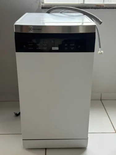 MÁQUINA DE LAVAR LOUÇA