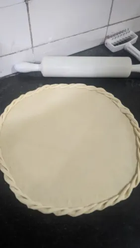 Faço produção de discos de pizza massa pré assada mais informações chamar *13