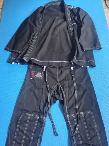 Vende-se kimono juvenil