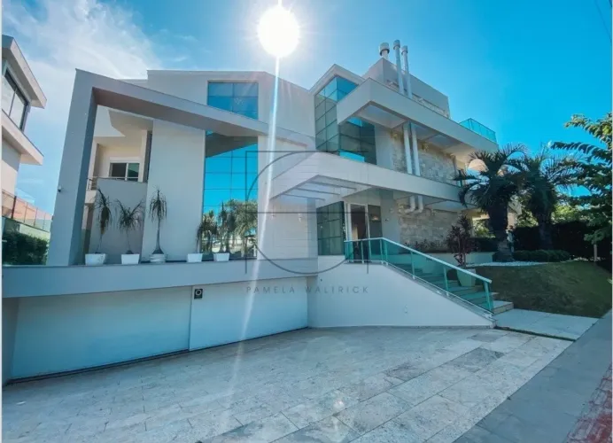 Luxuosa Casa à Venda em Jurerê Internacional