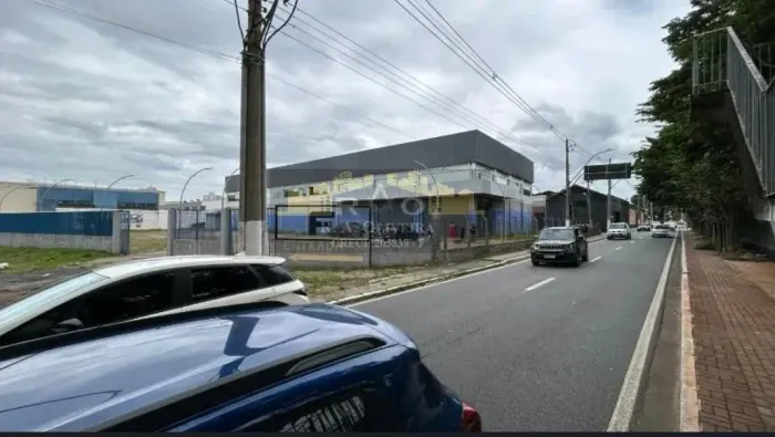 Galpão para Locação em Taubaté, Centro, 4 banheiros, 90 vagas
