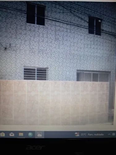 Excelente casa com 2Q em Casa Amarela.