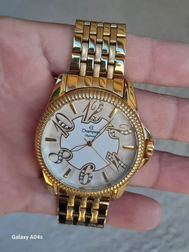 Vendo relógio Champion Elegance dourado.