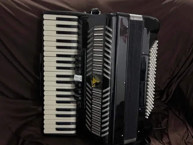 ACORDEON 180 BAIXOS SEMI NOVO