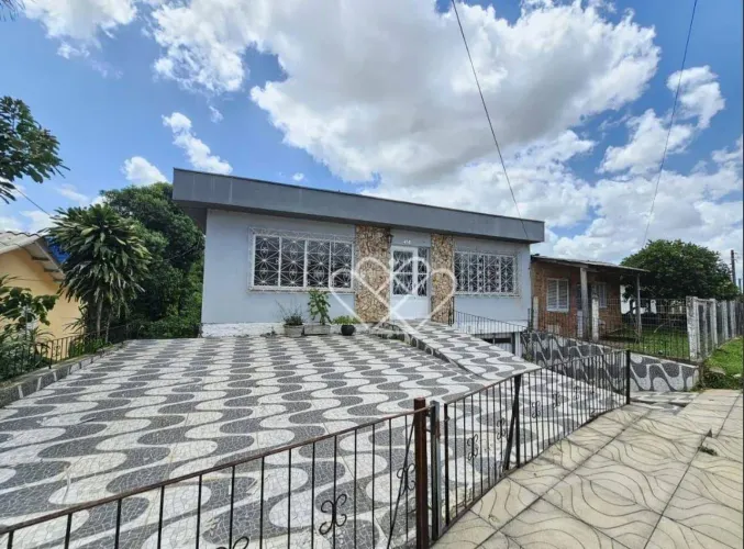 Casa com piscina e suíte disponível para venda ou locação no Centro de Gravataí