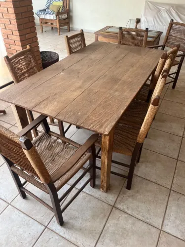 Mesa de Madeira Rústica com 8 cadeiras