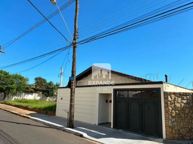 Casa com 4 dormitórios para alugar, 250 m² por R$ 5.500,00/mês - Vila Pinheiro Machado - B