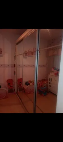 Vendo guarda roupa, 3 portas de correr, com espelho!!!