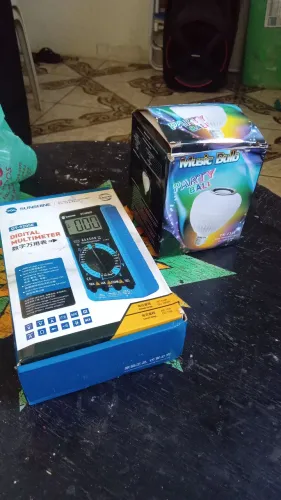 Kit multímetro e lâmpada som com Bluetooth
