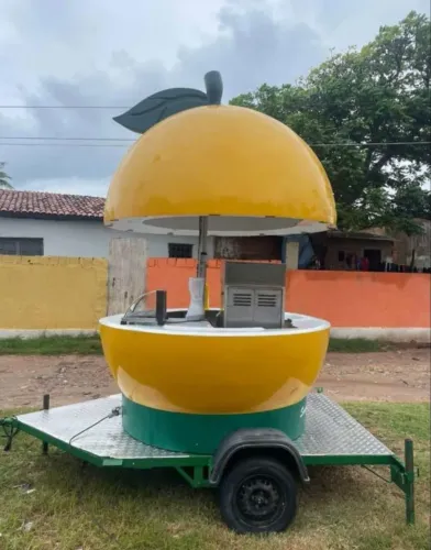 Trailer com carretinha para suco de laranja