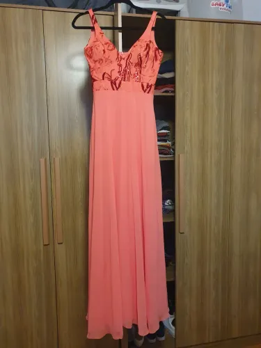 Vestido de festa coral