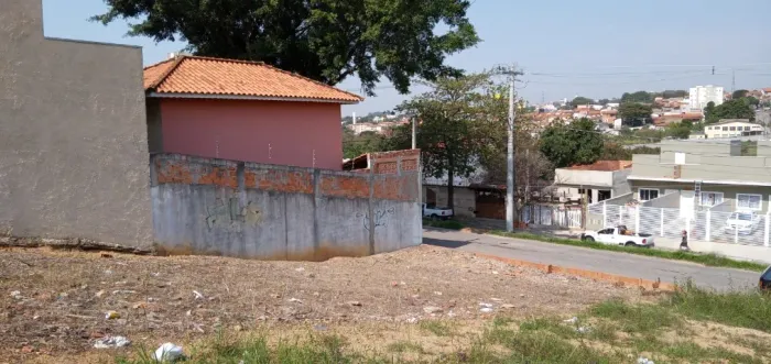 Terreno c/ 237 m² no bairro cidade Jardim. Frente p/ 2 Ruas. Ideal casa e salão em baixo.