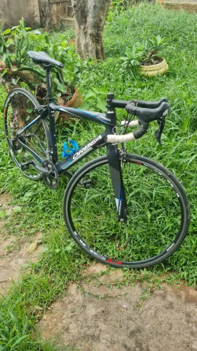 Bicicleta Speed Carbono - Leve, Impecável e Pronta para Pedalar