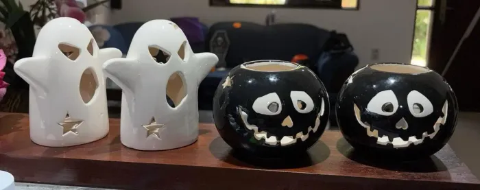 Conjunto Halloween de porcelana <br>R$ 80, reai
