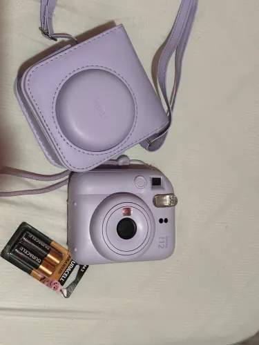Câmera instax lilás