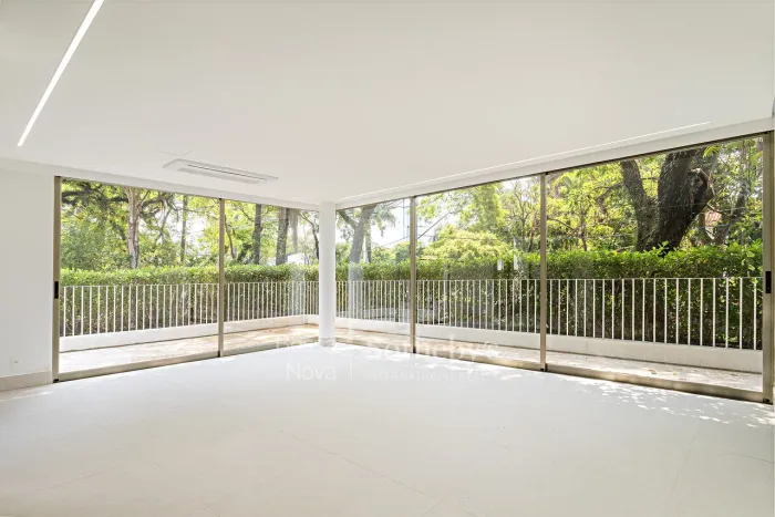 Apartamento terrazza assinado por Arthur Casas no Jardim Paulistano