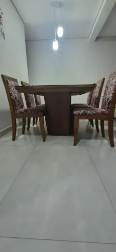 Conjunto de Mesa de Jantar de Luxo com 6 Cadeiras Estofadas - Impecável