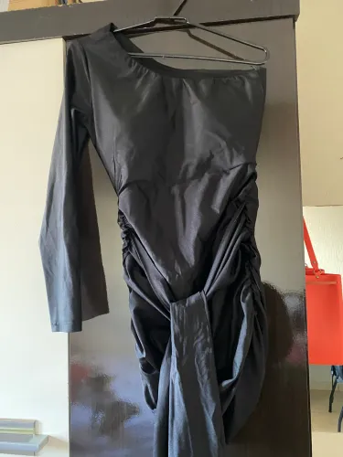 Vestido preto com amarração 