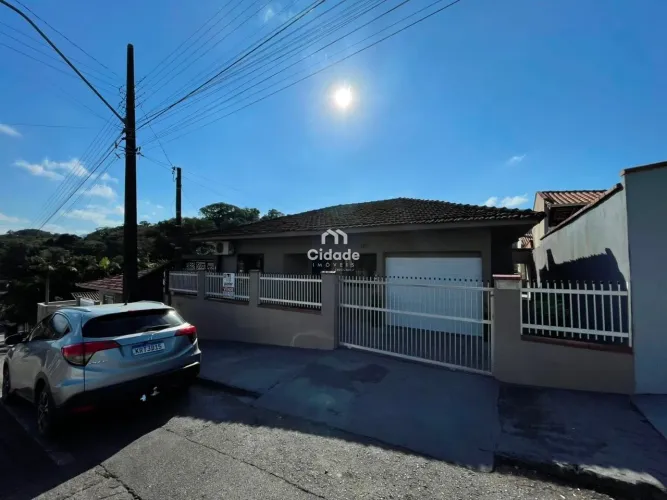 Casa para locação na Vila Lenzi - Ampla e com área de festas